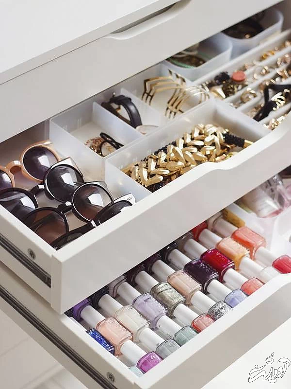 چیدن لاک روی میز